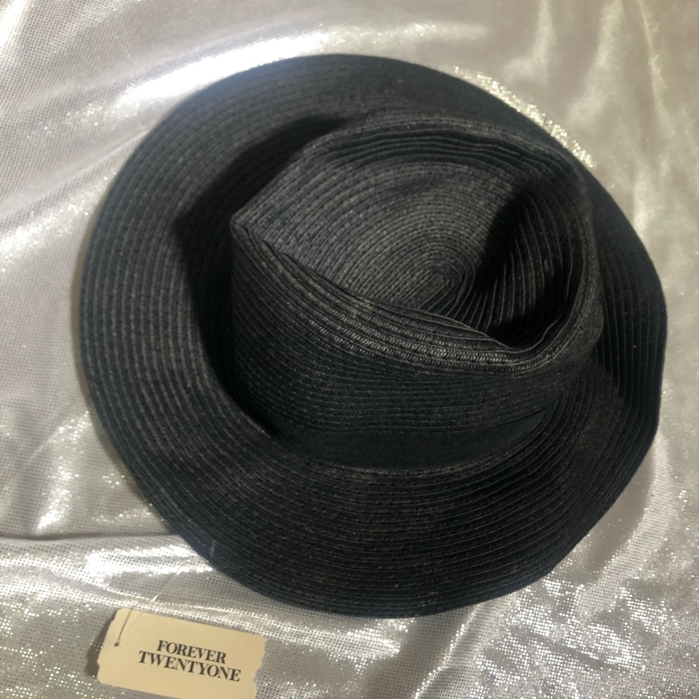 Hat for women Forever 21. One Size NEW!